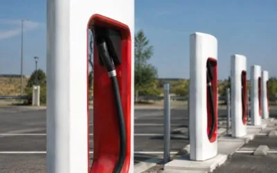 Tesla majorează cu 15% tariful încărcării fără abonament în SUA. Abonații plătesc cu 9% mai mult